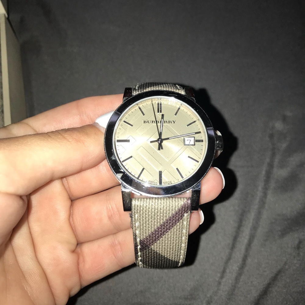 AUTHENTIC Burberry Watch - Picture 1 of 3